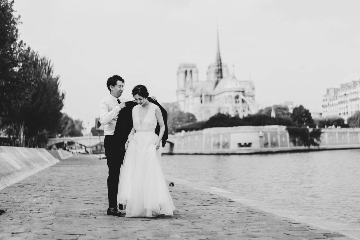 Un moment calme pendant un mariage en France